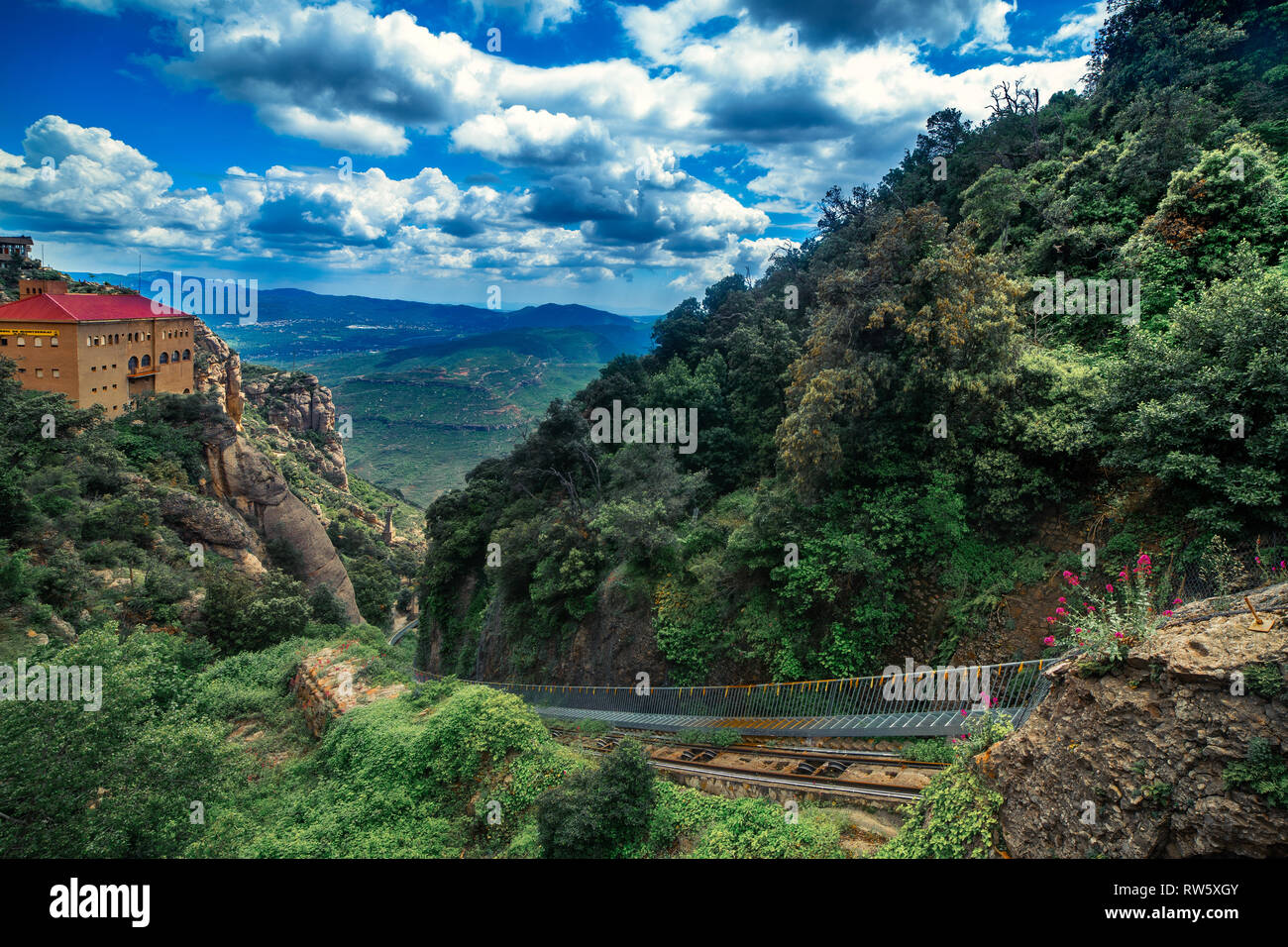 Funiculaire de Montserrat dans une belle journée d'été, Catalogne Banque D'Images