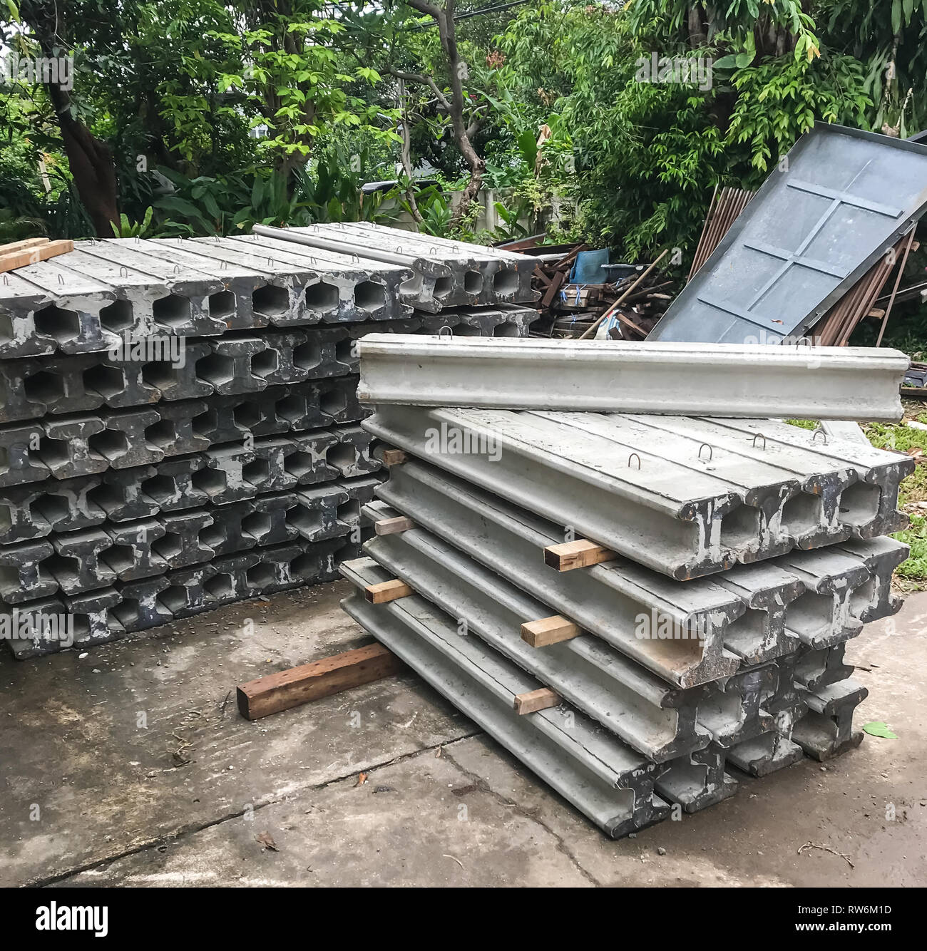 Pieux en béton pour la construction de maisons du soutien de la fondation Banque D'Images