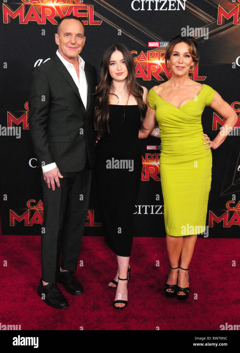 HOLLYWOOD, CA - 4 mars : l'Acteur Clark Gregg, fille Stella Gregg et actrice Jennifer Gray assister à la première mondiale de 'Captain Marvel Studios Marvel' le 4 mars 2019 à El Capitan Theatre à Hollywood, Californie. Photo de Barry King/Alamy Live News Banque D'Images