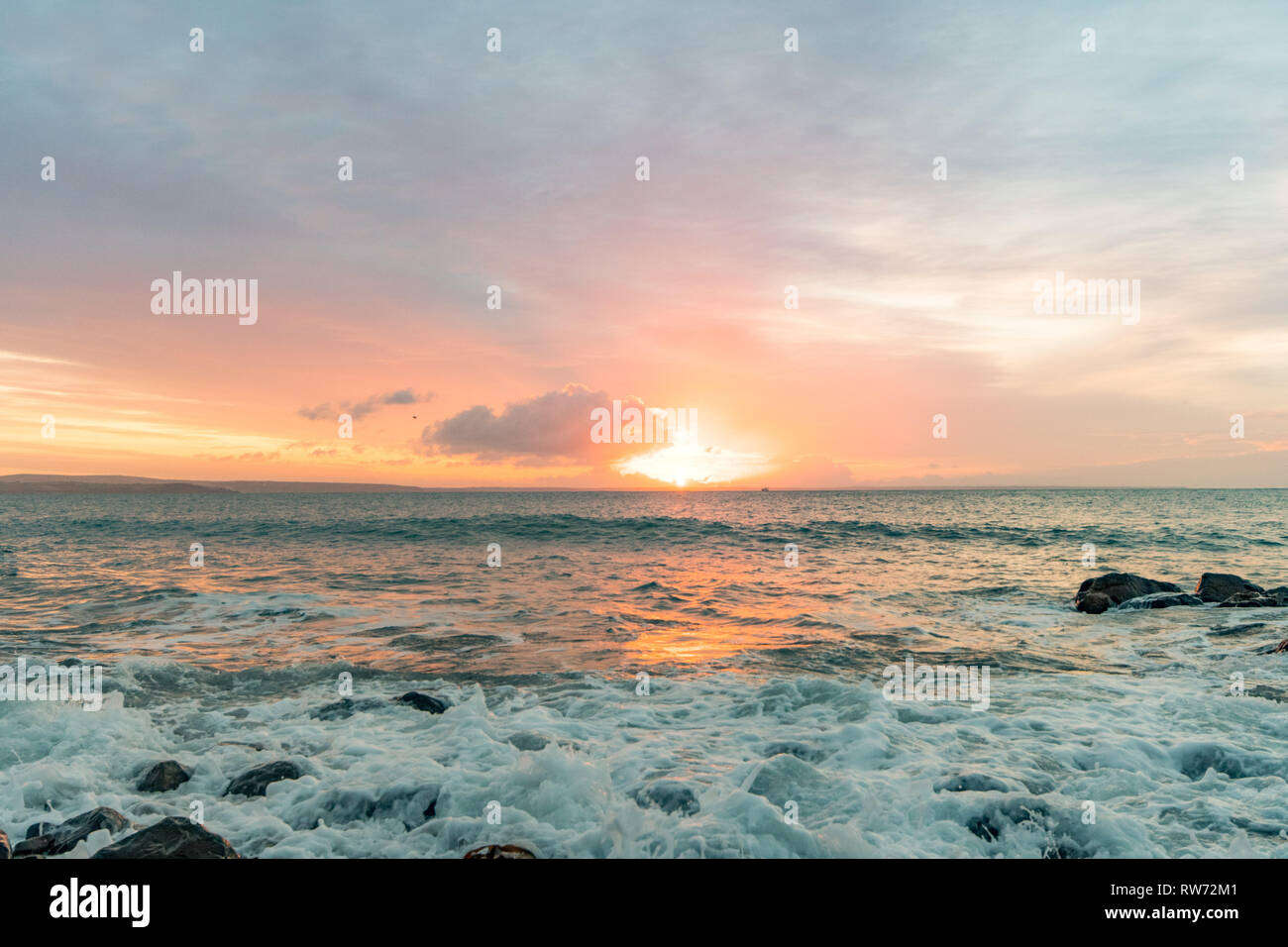 Mousehole, Cornwall, UK. 5 mars 2019. UK. Météo. Beau début pour la journée sur la côte à Mousehole ce matin sur St Pirans jour, le Saint Patron de Cornwall. Crédit : Simon Maycock/Alamy Live News Banque D'Images