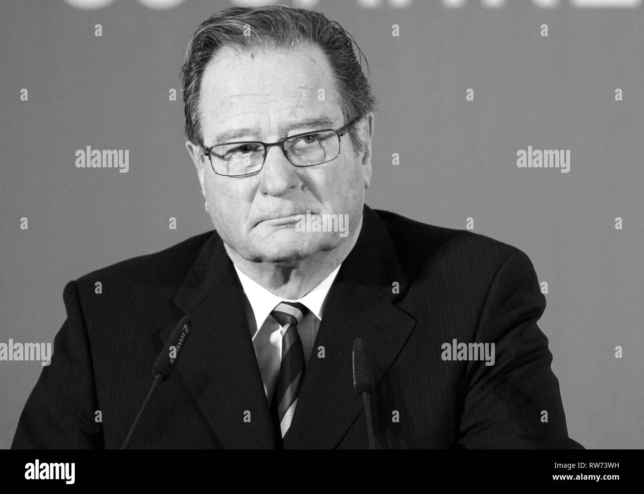 Déposée - 20 décembre 2016, Berlin : l'ancien ministre fédéral des Affaires étrangères et ancien président fédéral du FDP, Klaus Kinkel, prend la parole lors d'une réception à Berlin pour son 80e anniversaire. (Dpa à 'l'ancien ministre allemand des affaires étrangères Kinkel est mort') Photo : Gregor Fischer/dpa Banque D'Images