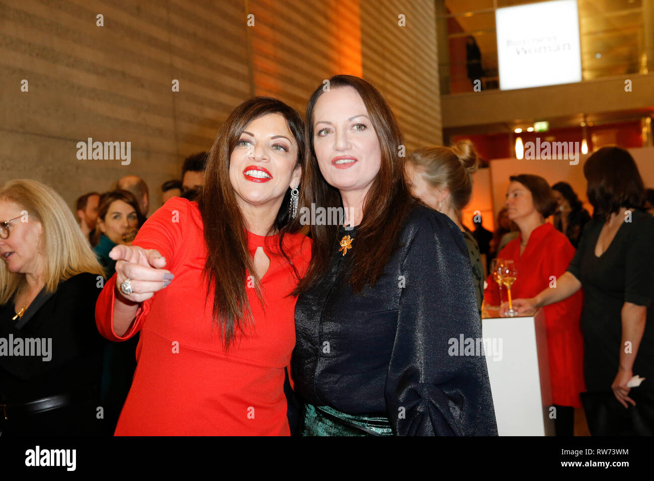 23 février 2019, l'Allemagne (allemand), Berlin : Alice Brauner, Natalia Wörner à la Business Woman Award avec les femmes entrepreneurs à l'approche de la Journée internationale de la femme à l'Ambassade de France. Photo : Georg Wenzel/dpa-Zentralbild/ZB Banque D'Images