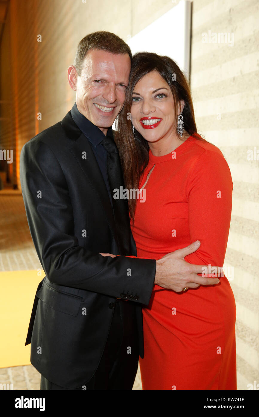 23 février 2019, l'Allemagne (allemand), Berlin : Alice Brauner avec mari Michael Zechbauer à la Business Woman Award avec les femmes entrepreneurs à l'approche de la Journée internationale de la femme à l'Ambassade de France. Photo : Georg Wenzel/dpa-Zentralbild/ZB Banque D'Images