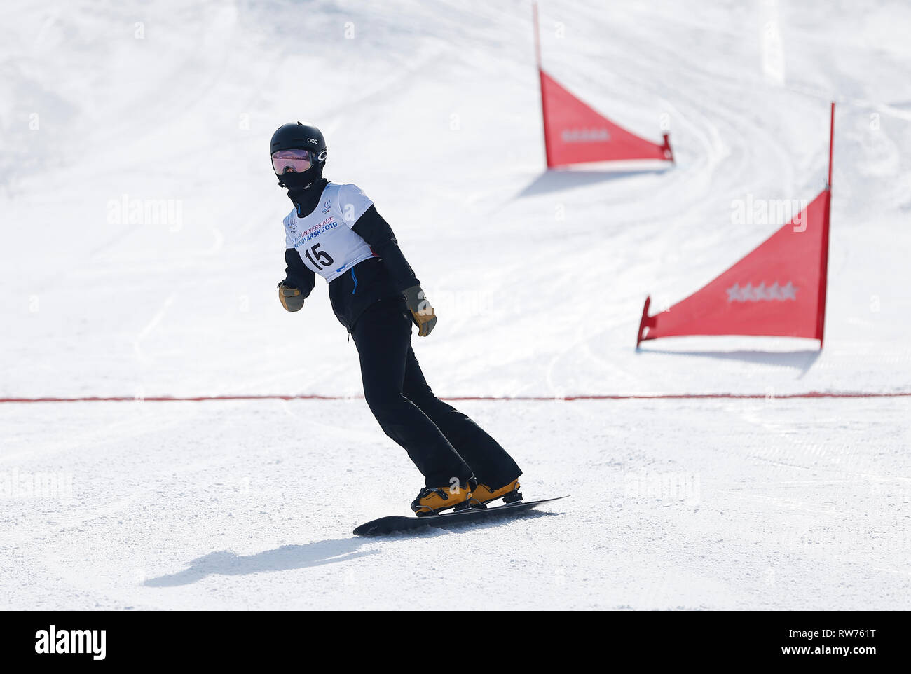 Krasnoyarsk, Russie. 5e Mar, 2019. Shiyqi Yang de la concurrence de la Chine au cours de la quatrième série de femmes slalom géant parallèle de snowboard à la 29e Universiade d'hiver dans la région de Krasnoyarsk, Russie, le 5 mars 2019. Credit : Wang Dongzhen/Xinhua/Alamy Live News Banque D'Images