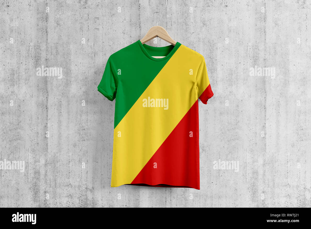 République du Congo flag T-shirt sur cintre, uniforme de l'équipe  congolaise idée design pour la production de vêtements. Usure national  Photo Stock - Alamy