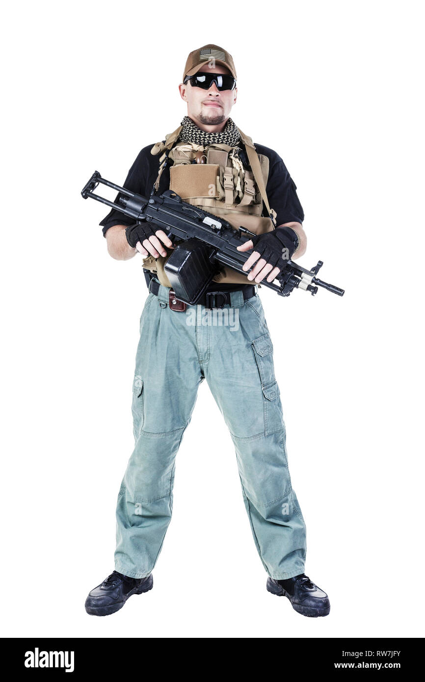Studio shot of private military entrepreneur PMC avec fusil d'assaut. Banque D'Images