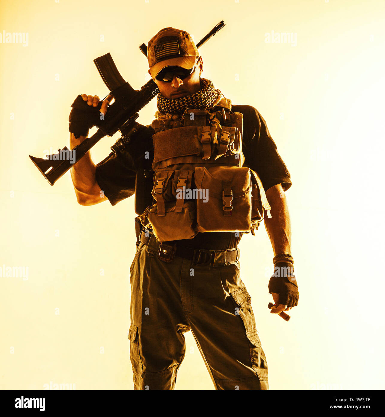 Entrepreneur militaire privée PMC avec fusil d'assaut. Banque D'Images