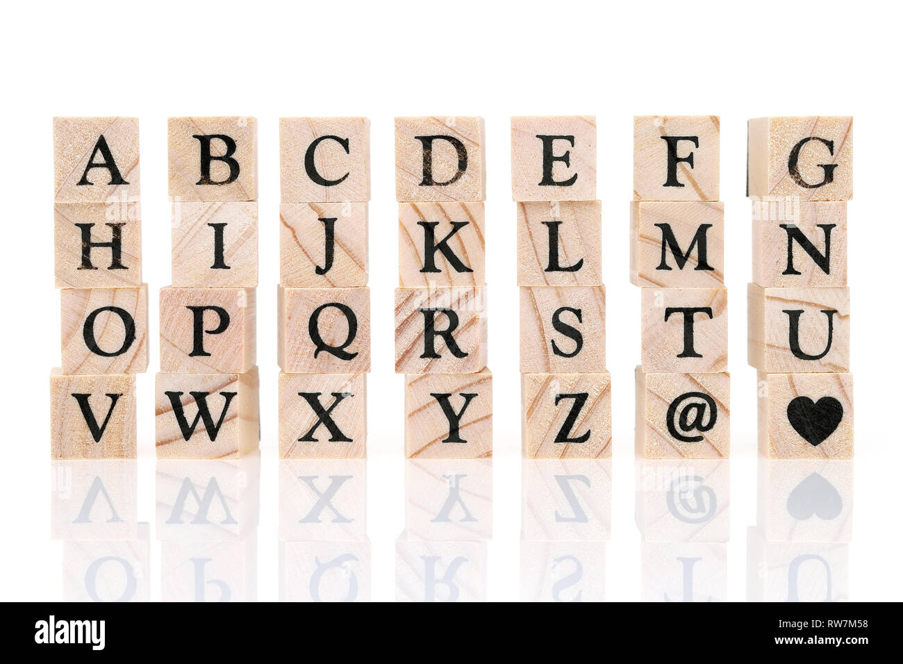 Close up de type set tampons en caoutchouc avec poignée en bois. l'alphabet Banque D'Images