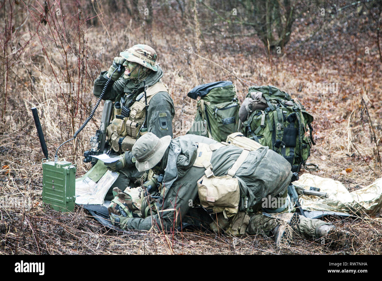 Jagdkommando des soldats de l'évacuation des forces spéciales autrichiennes un soldat blessé. Banque D'Images