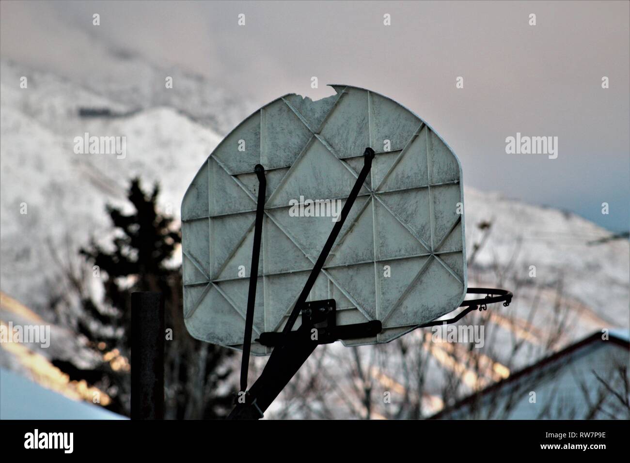 Panier de basket-ball sur un jour de neige Banque D'Images