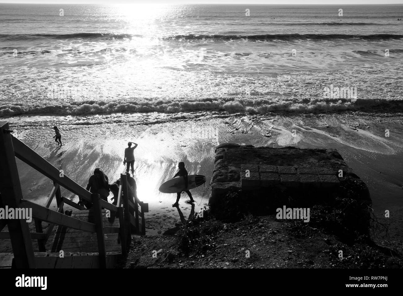 En surfant à Compton Bay, île de Wight, Angleterre, Royaume-Uni. Banque D'Images