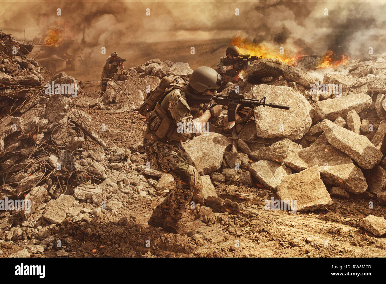 Les membres de l'Équipe SEAL avec des armes en action. Banque D'Images