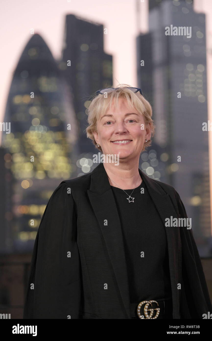 JO Malone avec fond du quartier financier de Londres Banque D'Images