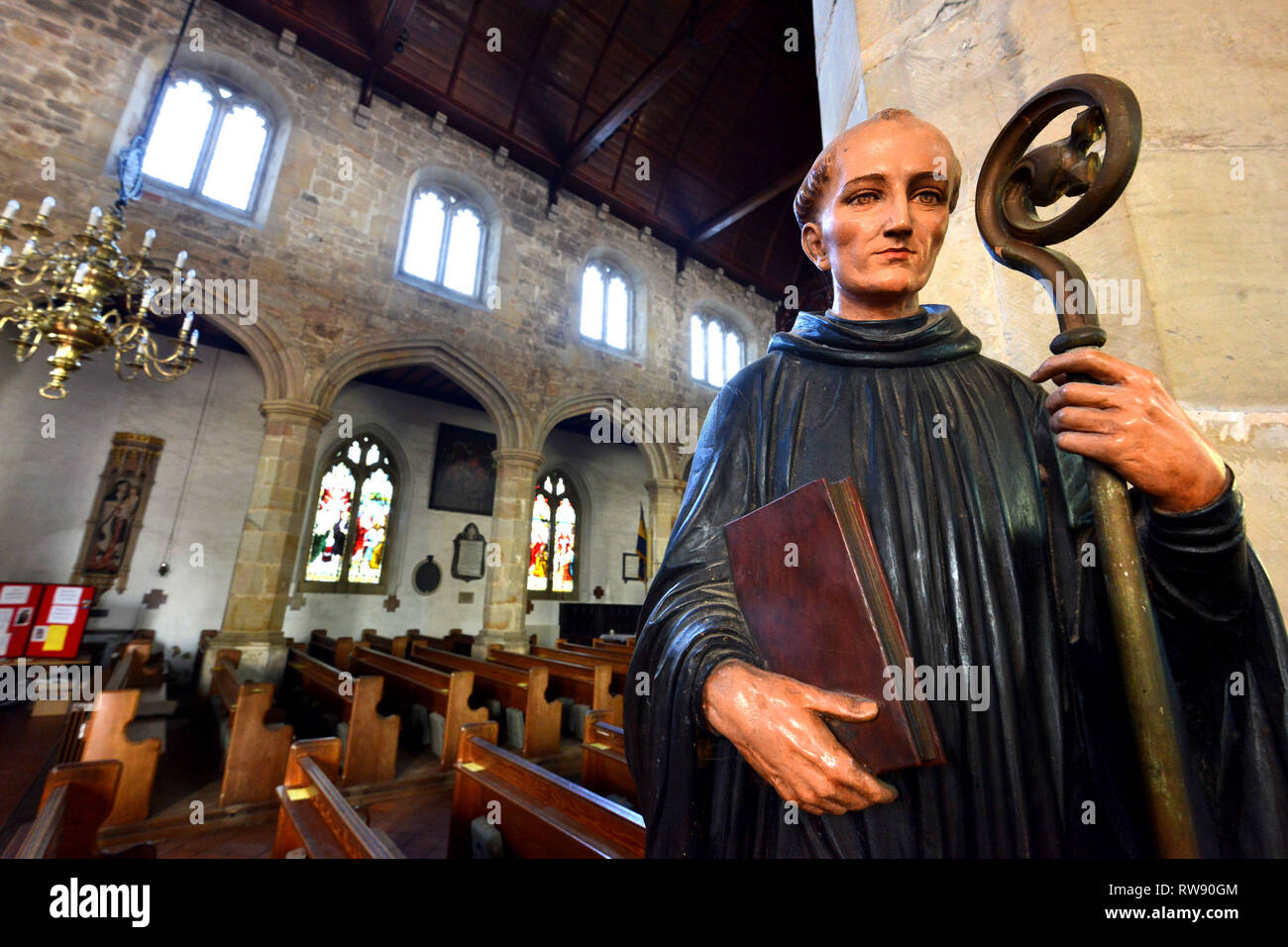 Statue de St Dunstan, église St Dunstan, Mayfield, East Sussex, UK. Banque D'Images