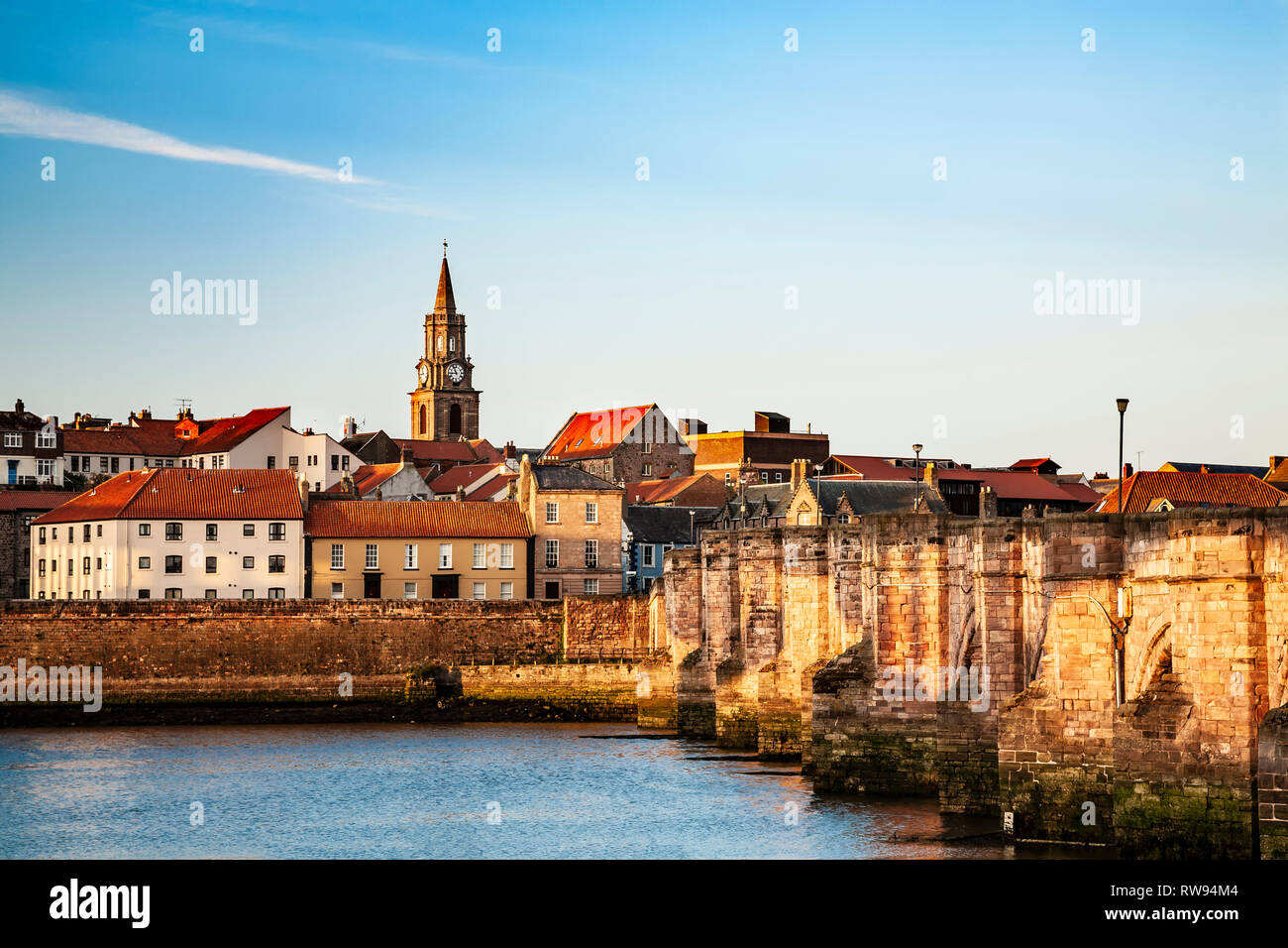 Ville, le vieux pont et la rivière Tweed, Berwick-upon-Tweed, Angleterre, Royaume-Uni Banque D'Images