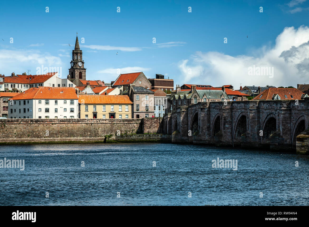 Ville, le vieux pont et la rivière Tweed, Berwick-upon-Tweed, Angleterre, Royaume-Uni Banque D'Images