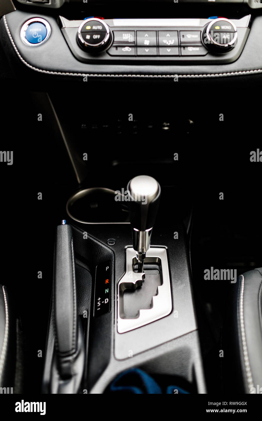 La boîte de vitesses automatique de voiture Photo Stock - Alamy