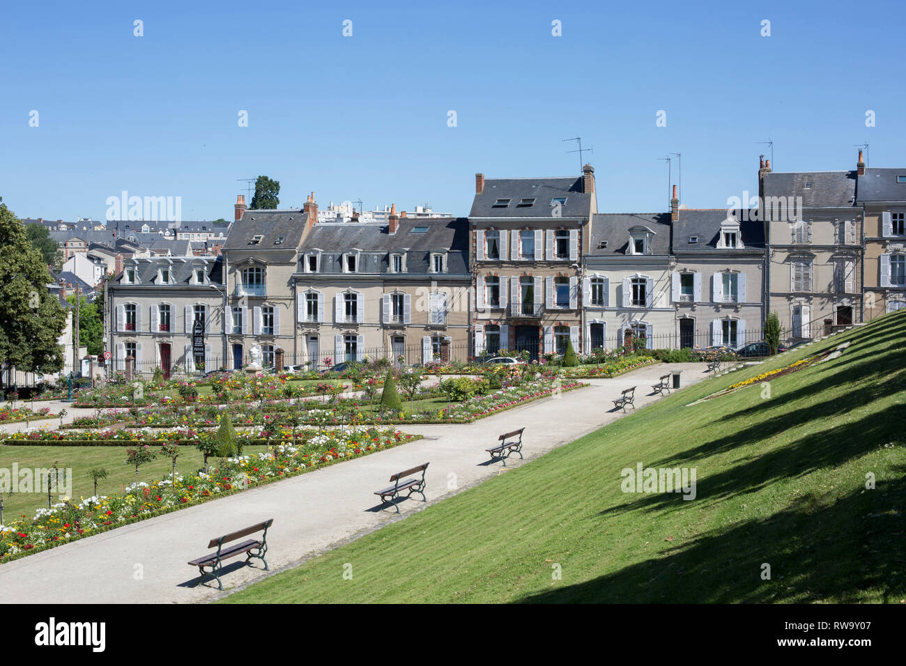 Le Mans (nord-ouest de la France) : maisons mitoyennes sur la "rue Premartine' street et le jardin botanique, 'Jardin des plantes', Banque D'Images