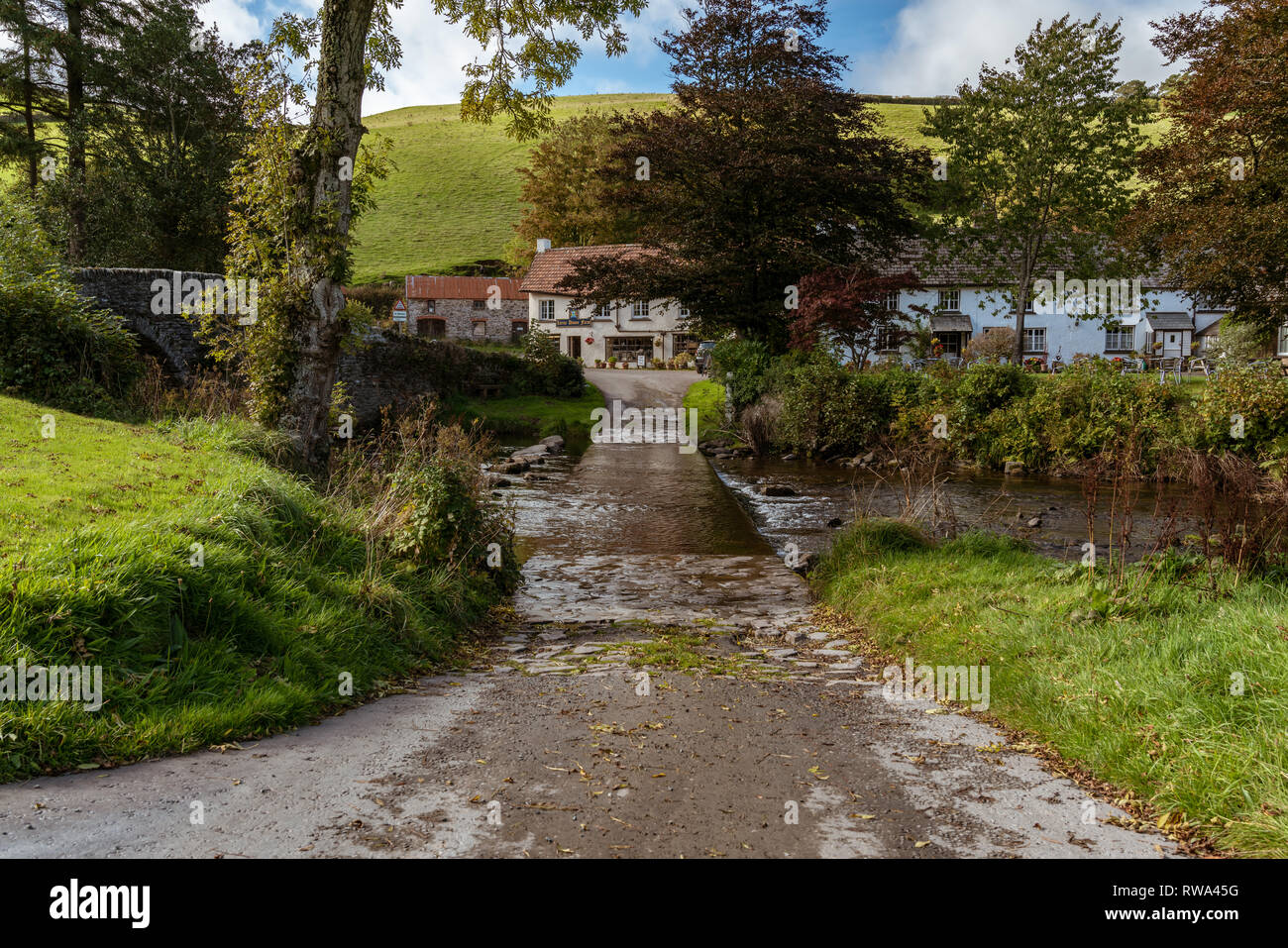 Malmsmead, Devon, Angleterre, Royaume-Uni - Octobre 03, 2018 : Le passage de l'eau Badgworthy ford Banque D'Images