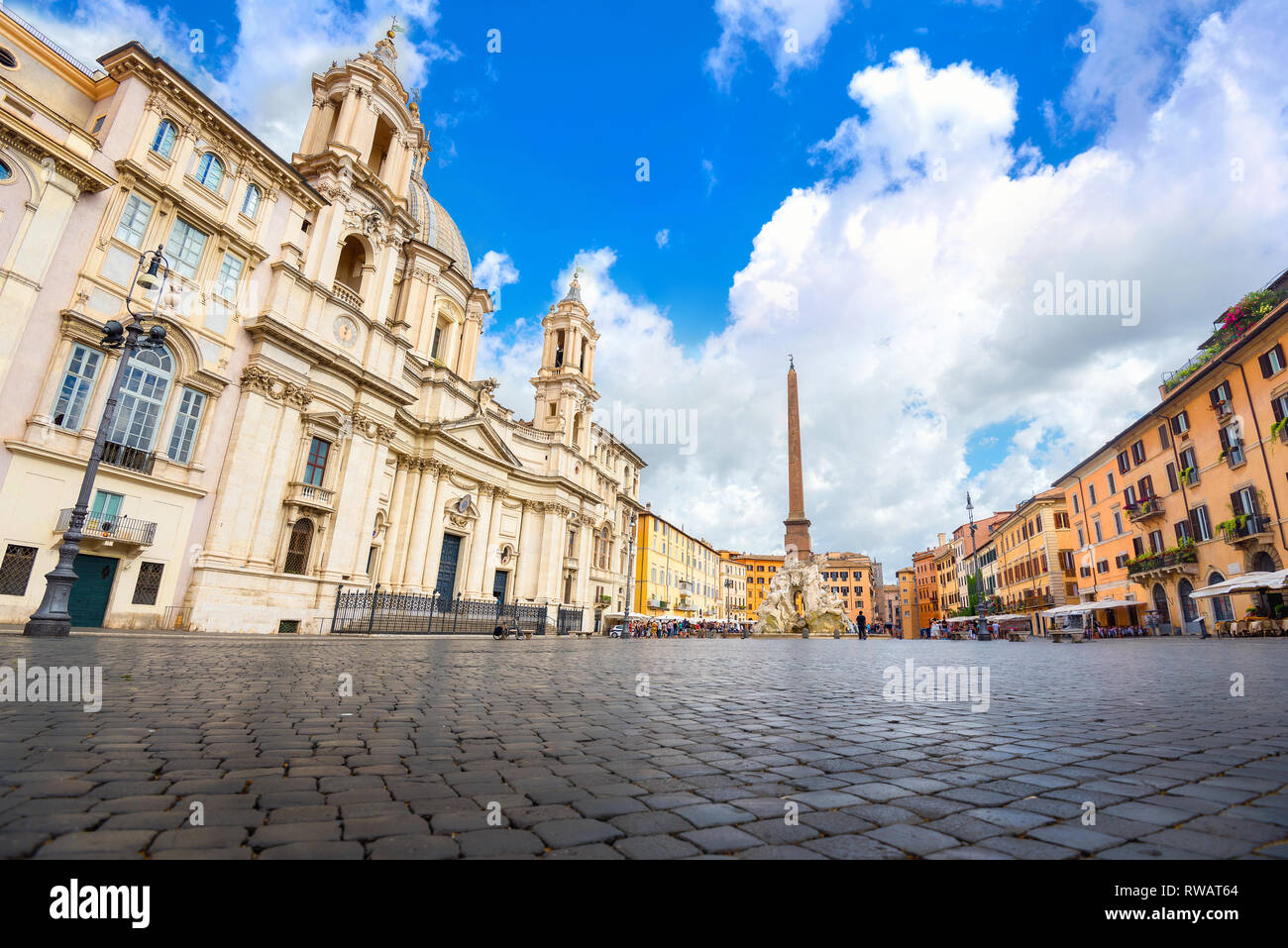 Vue urbaine avec la Piazza Navona et de l'église Sant'Agnese à Rome. Italie Banque D'Images