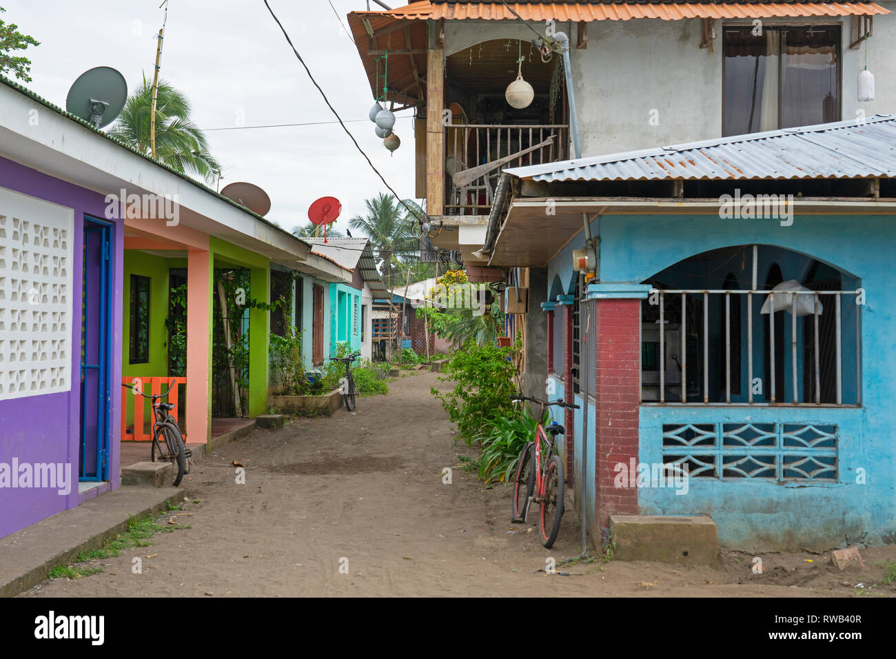 Scène de village de Tortuguero National Park, Costa Rica, Amérique Centrale Banque D'Images