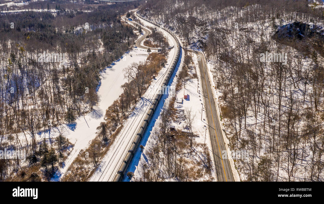 Carburant long train près de Saugerties, Ulster County, NY, USA Banque D'Images