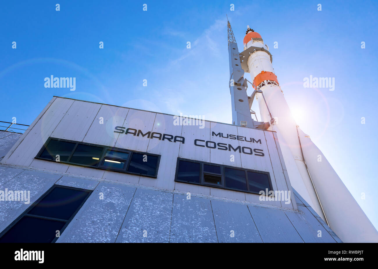 Samara, Russie - 12 Avril 2018 : du vrai Soyouz comme monument et Musée de Samara Cosmos Banque D'Images