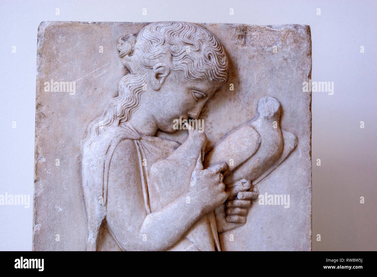 Détail d'une stèle en marbre grec tombe d'une petite fille, le Metropolitan Museum of Art, Manhattan, New York USA Banque D'Images