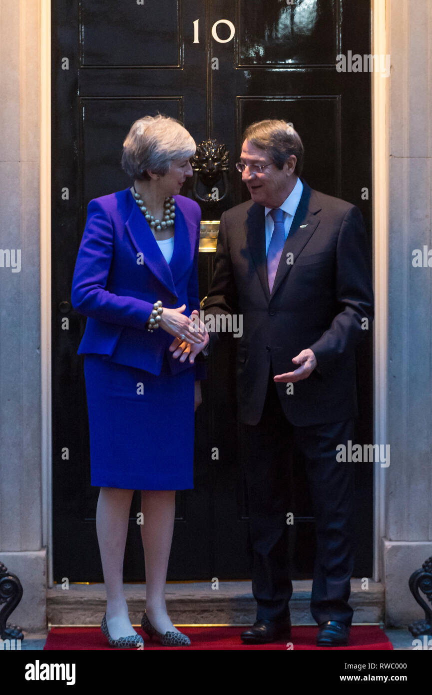 Londres, Royaume-Uni. 5 mars 2019. Theresa May, Premier Ministre, répond à Nicos Anastasiades, Président de Chypre, au numéro 10 Downing Street afin de discuter. Crédit : Stephen Chung / Alamy Live News Banque D'Images