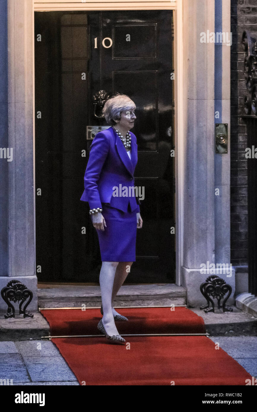 Downing Street, Westminster, London, UK. 5e Mar, 2019. Le Premier ministre britannique Theresa peut se félicite le président chypriote Nicos Anastasiades à Downing Street pour les pourparlers. Credit : Imageplotter/Alamy Live News Banque D'Images