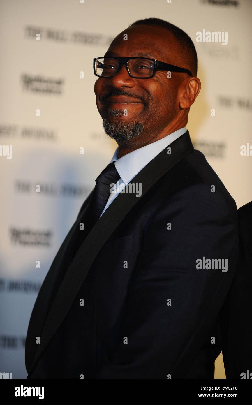 Londres, Royaume-Uni. 5e Mar, 2019. Monsieur Lenny Henry vu sur le tapis rouge lors de la gala annuel de la nationale de théâtre au Théâtre National de South Bank à Londres. Credit : Terry Scott/SOPA Images/ZUMA/Alamy Fil Live News Banque D'Images