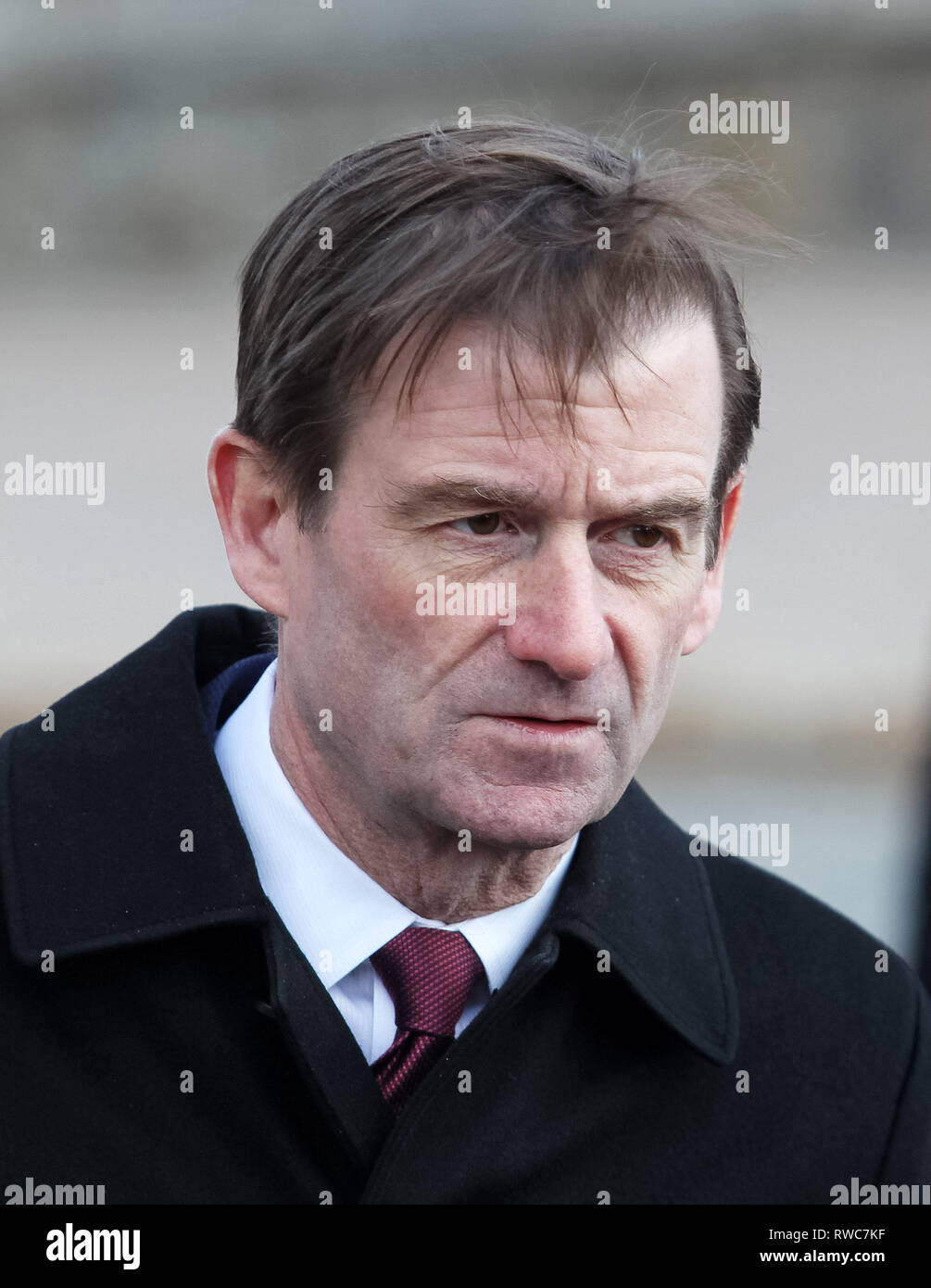 Kiev, Ukraine. Mar 6, 2019. Sous-secrétaire d'État aux affaires politiques DAVID HALE visite le mémorial pour les militants de Maidan surnommé le "héros de l'Armée Céleste Cents', qui ont été tués sur la place Maidan au cours de manifestations anti-gouvernementales en 2014, près de la place de l'Indépendance à Kiev, Ukraine, 06 mars 2019. Le Secrétaire David Hale sur visite en Ukraine du 5 au 7 mars pour rencontrer des hauts fonctionnaires et dirigeants politiques ukrainiens à réaffirmer le soutien des États-Unis pour la souveraineté de l'Ukraine et de l'intégrité territoriale et de condamner l'agression continue de la Russie en Ukraine, y compris le 25 novembre Kerch att Banque D'Images