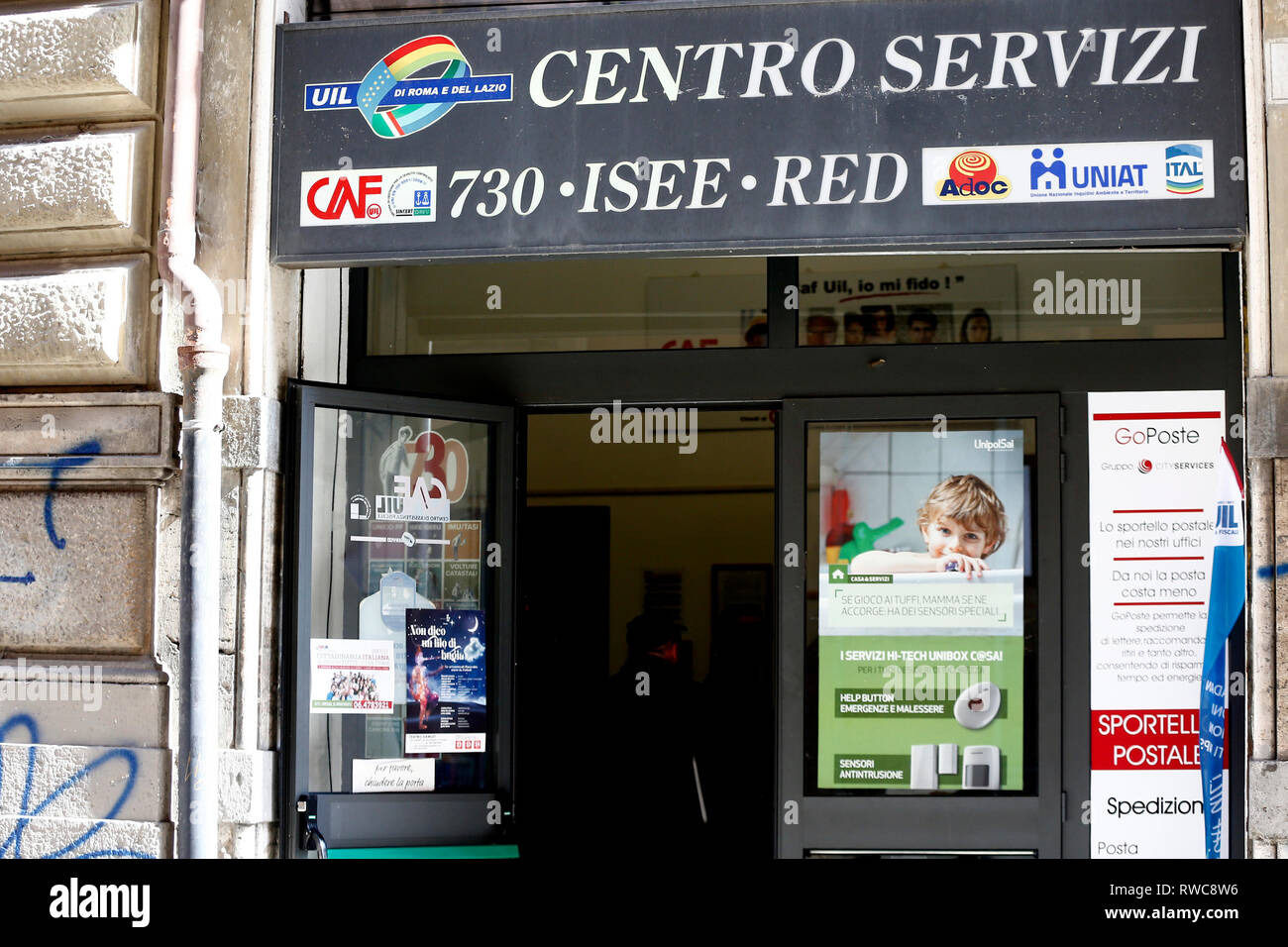 Foto Cecilia Fabiano - LaPresse 06-03-2019 Roma ( Italia ) Cronaca : reddito di cittadinanza Nella foto : fac Photo Cecilia Fabiano - LaPresse du 06 mars 2019 Rome ( Italie ) News : salaire social dans le pic : caf Banque D'Images