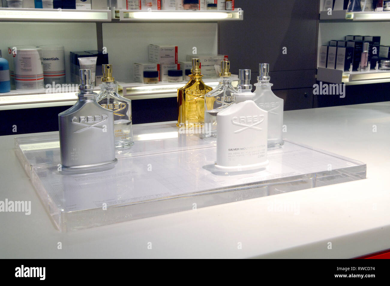 Senteurs et parfums pour la vente dans l'espace NK Banque D'Images
