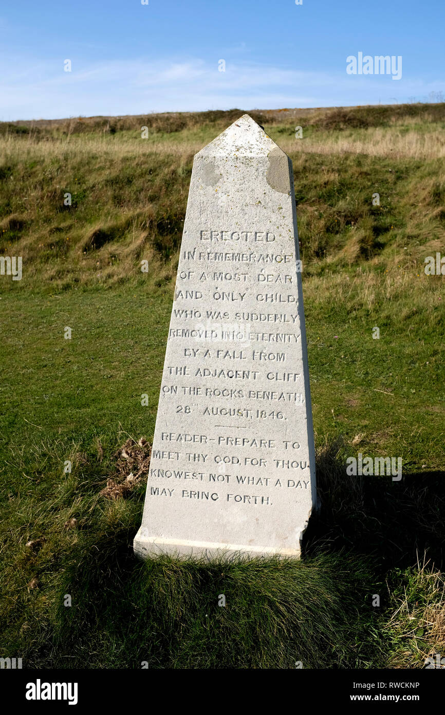 Monument, à l'enfant,qui,de,s,falaises à l'eau douce, en 1846, l'île de Wight, Angleterre, Royaume-Uni. Banque D'Images