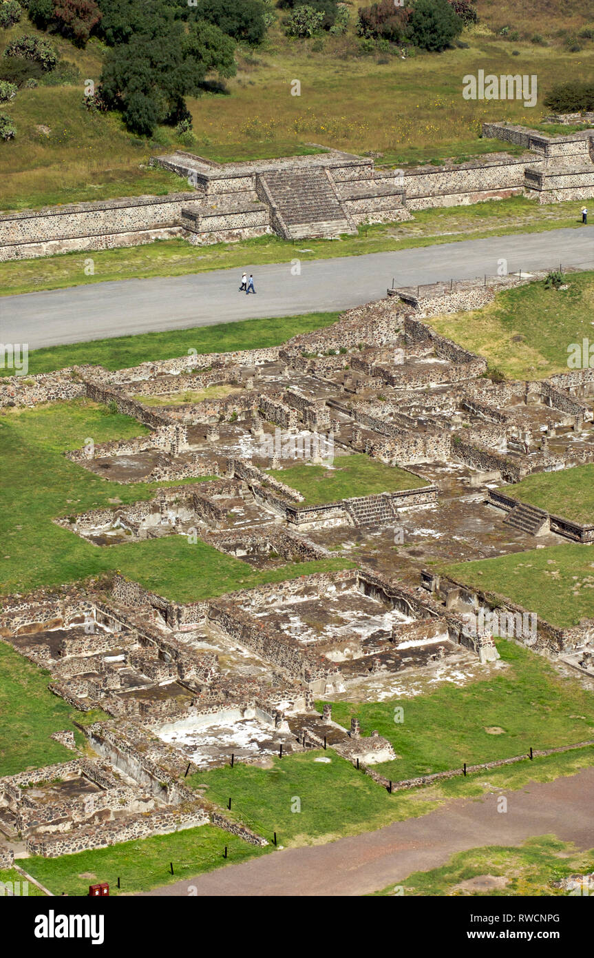 Ruines archéologiques le long de l'Avenue des Morts à Teotihuacan, Mexique Banque D'Images