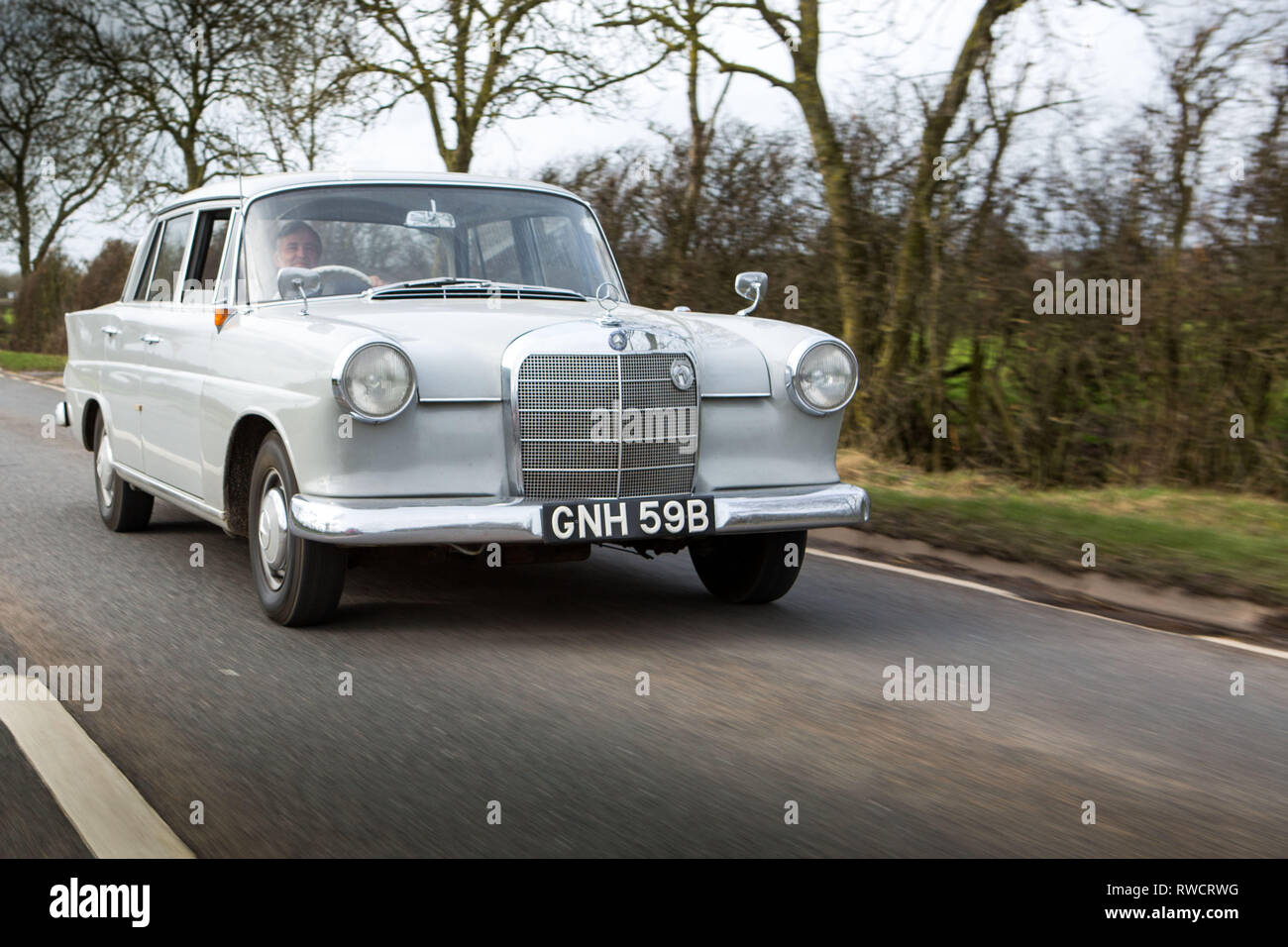 Une Mercedes 1964 fintail Heckflosse' ou 'UK voiture 190C Banque D'Images
