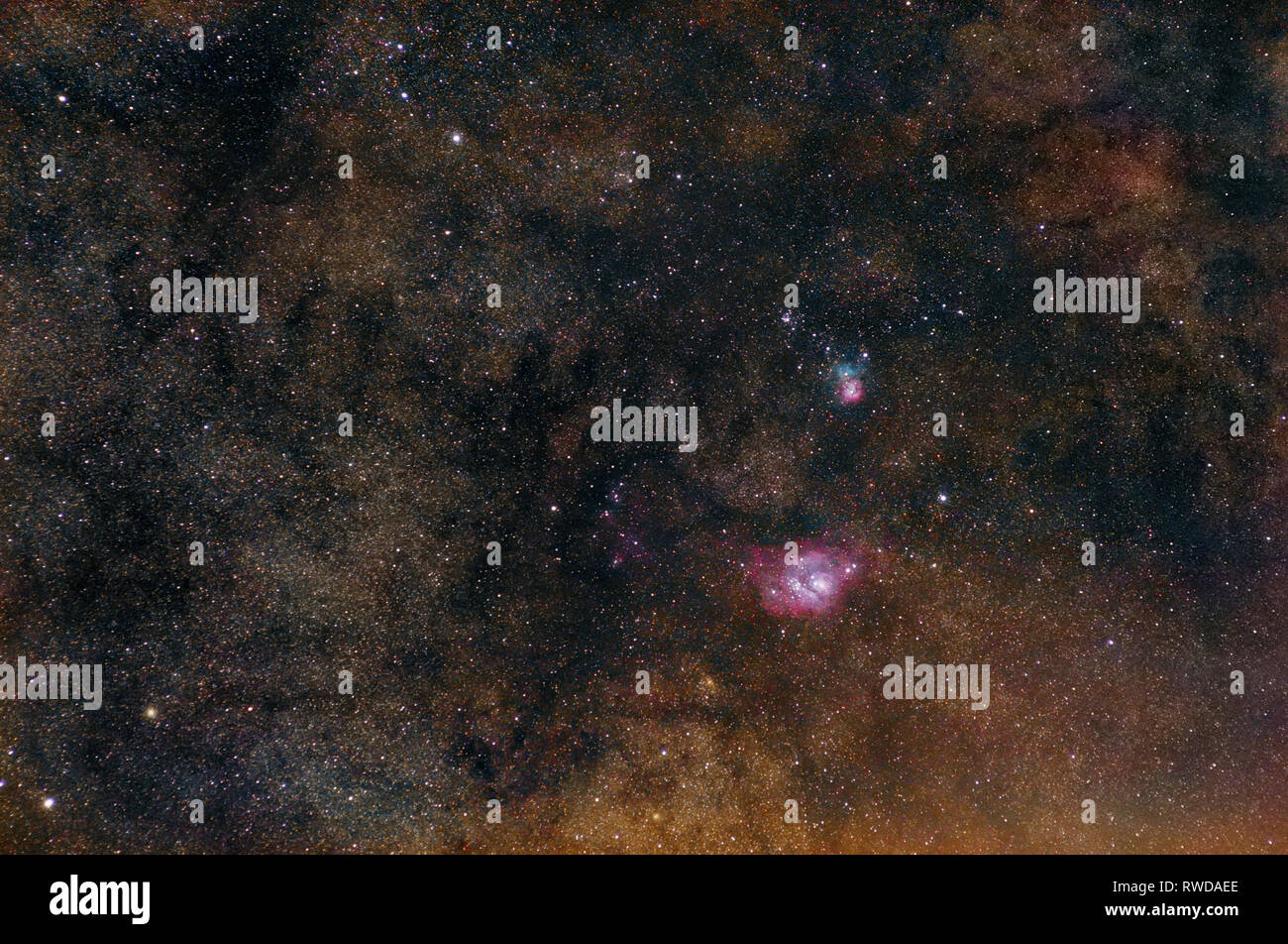 Nébuleuse de la lagune nébuleuse Trifide et Milky Way sur fond étoilé. Banque D'Images