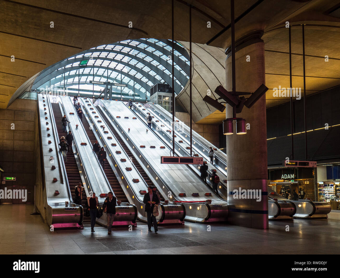 La station de métro de Canary Wharf Londres - la station de métro Canary Wharf sur la ligne Jubilee - architecte Sir Norman Foster a ouvert 1999 Banque D'Images