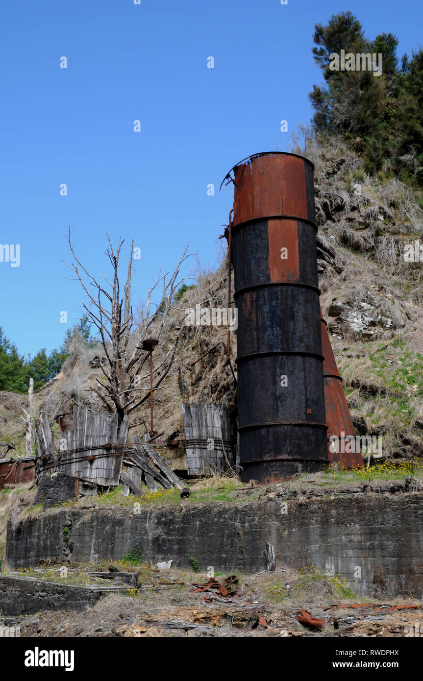 Reste de la batterie à Waiuta ville fantôme. La batterie a été utilisé pour broyer le minerai du 1908-37 lorsqu'il a été remplacé Banque D'Images