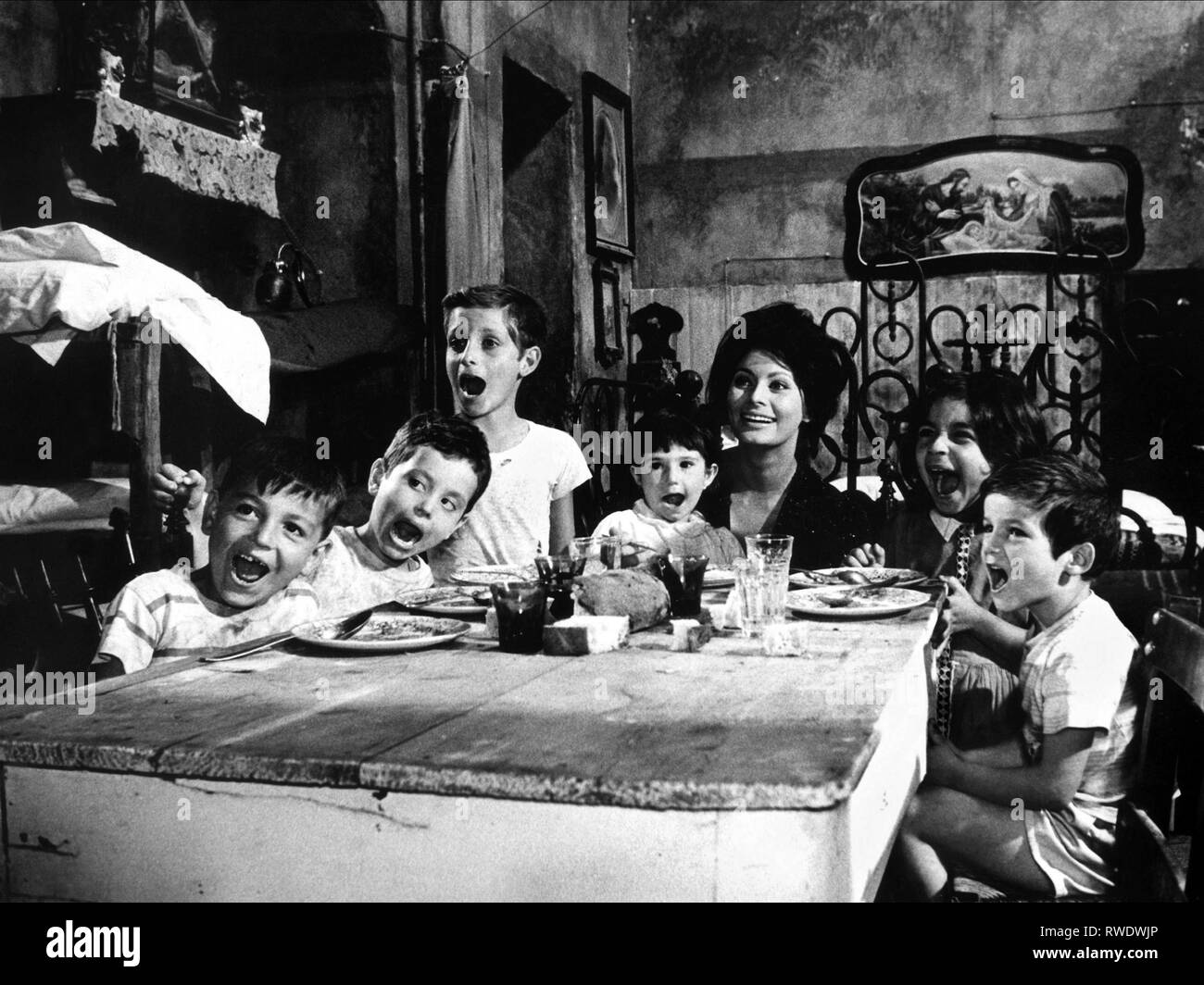 LOREN,ENFANTS, HIER, AUJOURD'HUI ET DEMAIN, 1963 Banque D'Images