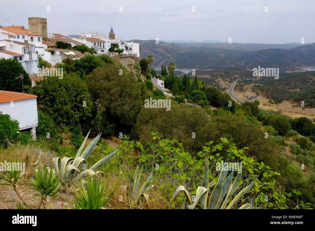 Une vue de Zufre et la campagne dans la province de Huelva, Andalousie, Espagne Banque D'Images