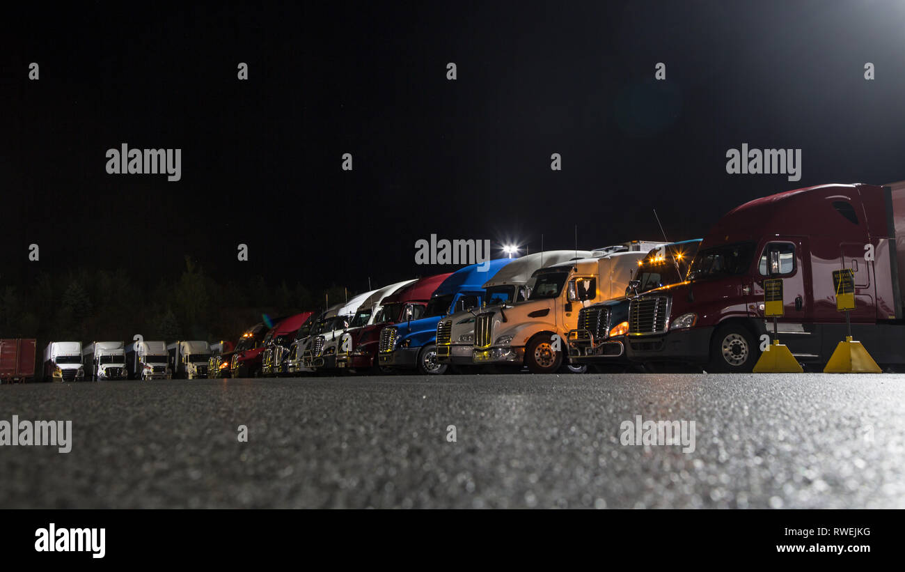 Camions, dry van, reportez-vous, pilote, à plat Banque D'Images