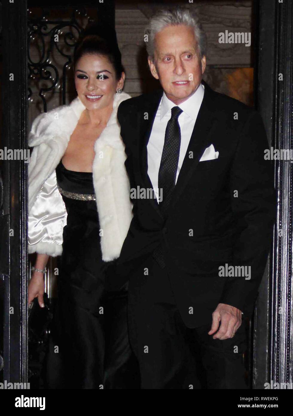 Catherine Zeta Jones, Michael Douglas 3-4-11 Photo de John Barrett/PHOTOlink Banque D'Images