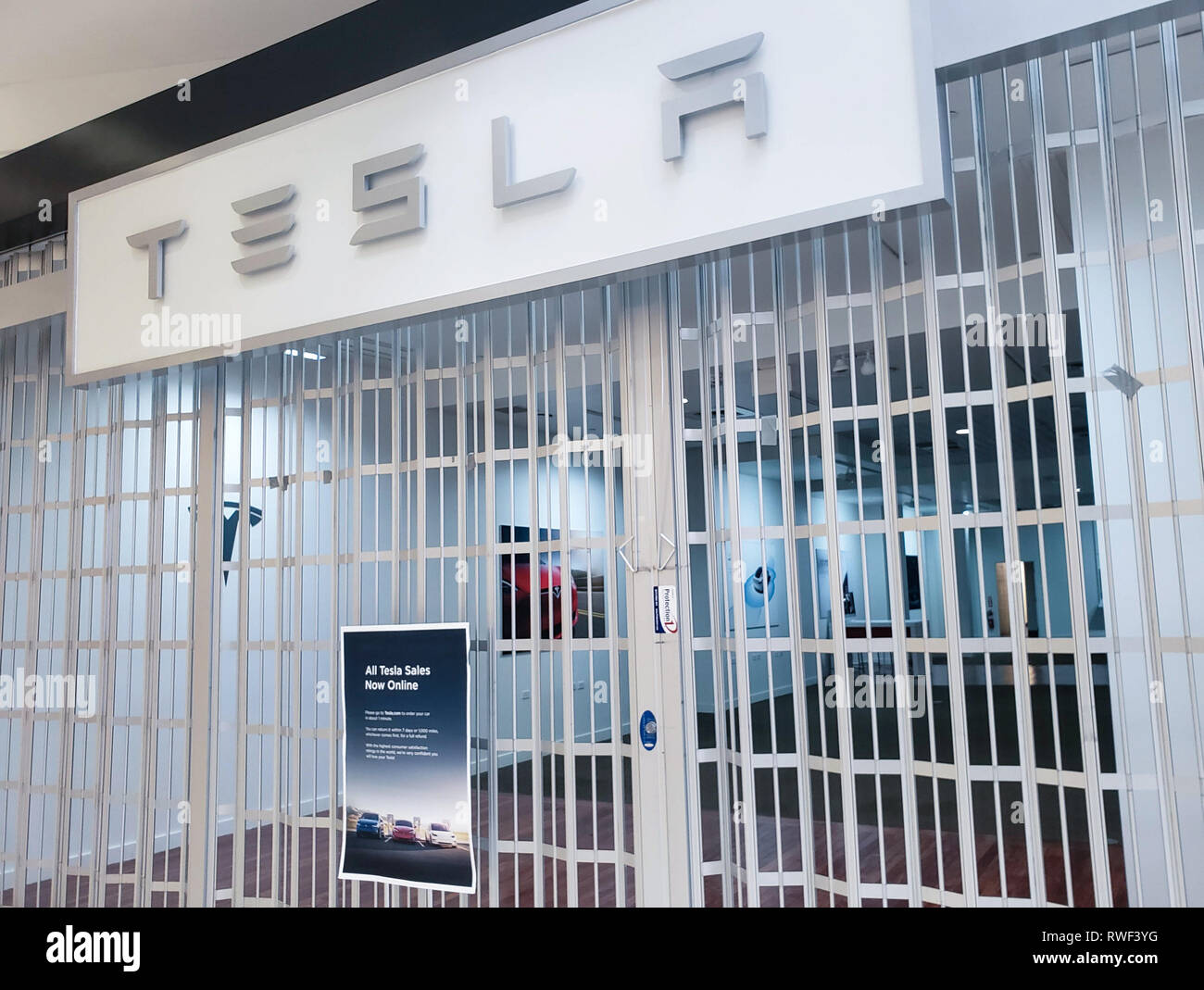 Los Angeles, USA, Mars 2019 : voiture Tesla Store fermé après l'annonce de la fermeture de l'entreprise Tesla Inc tous les points de vente au détail et en déplaçant toutes les ventes en ligne. L Banque D'Images