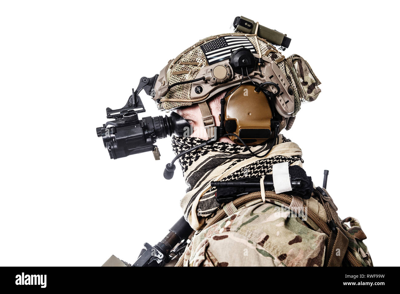 Portrait d'un Ranger de l'armée portant un casque de combat et foulard Shemagh Kufiya. Banque D'Images