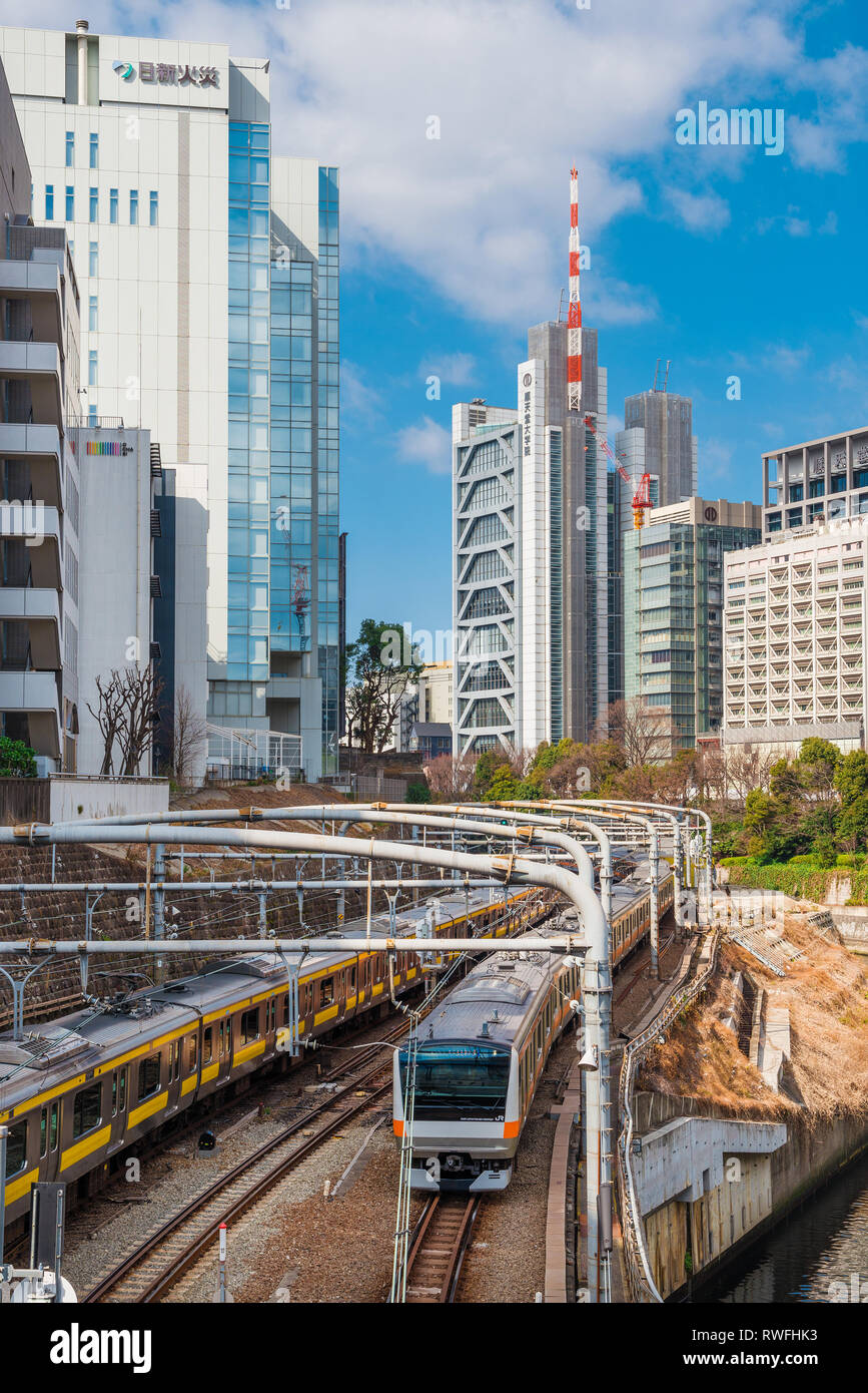 Jonction ferroviaire près de la gare et la rivière Ochanomizu Kanda à Tokyo Banque D'Images