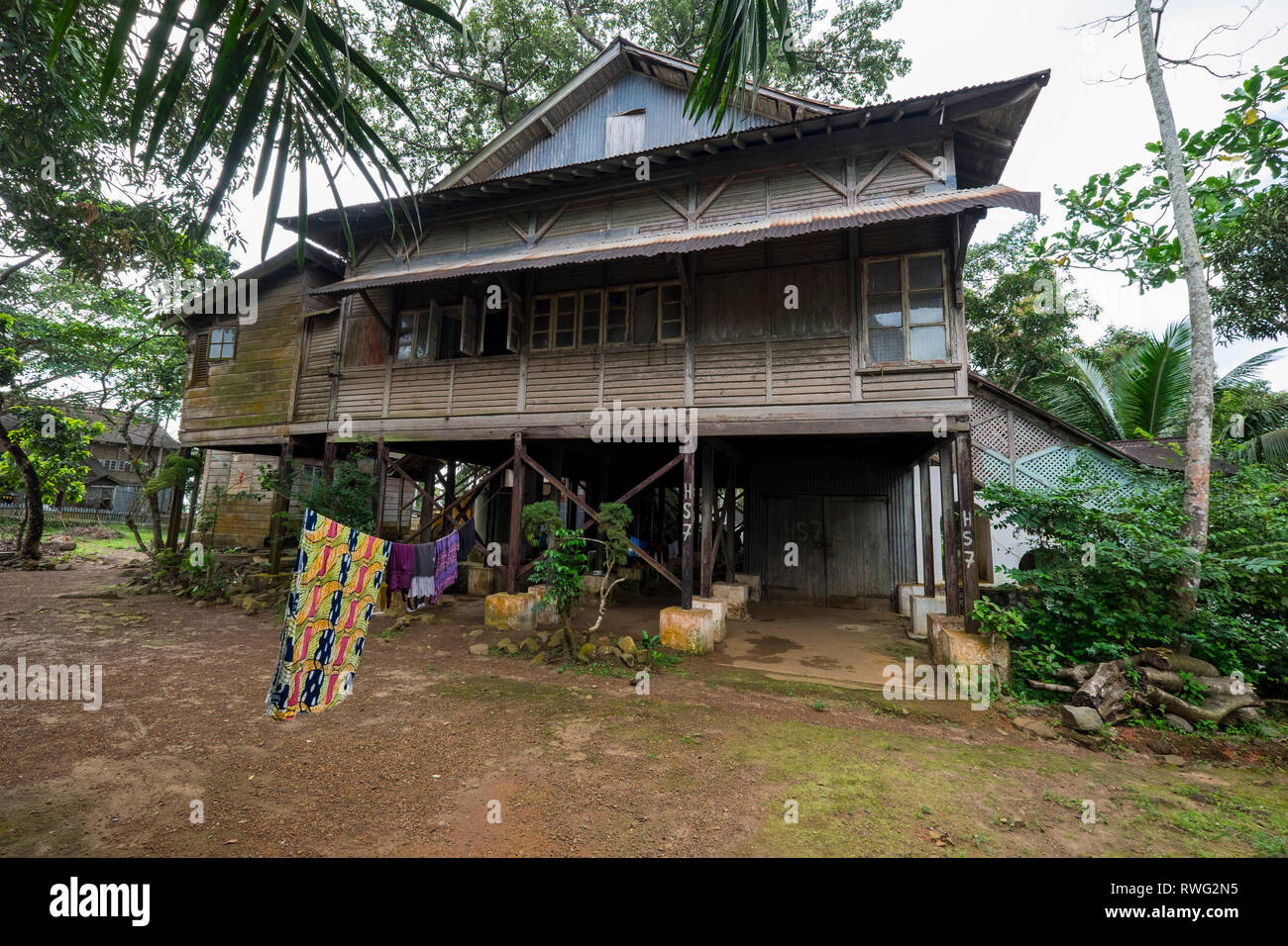 Un coup d'oeil à un magasin Harrods maison kit à Freetown, Sierra Leone. La maison a été livrée dans un kit, d'être construit et utilisé par les travailleurs expatriés Brit J Banque D'Images