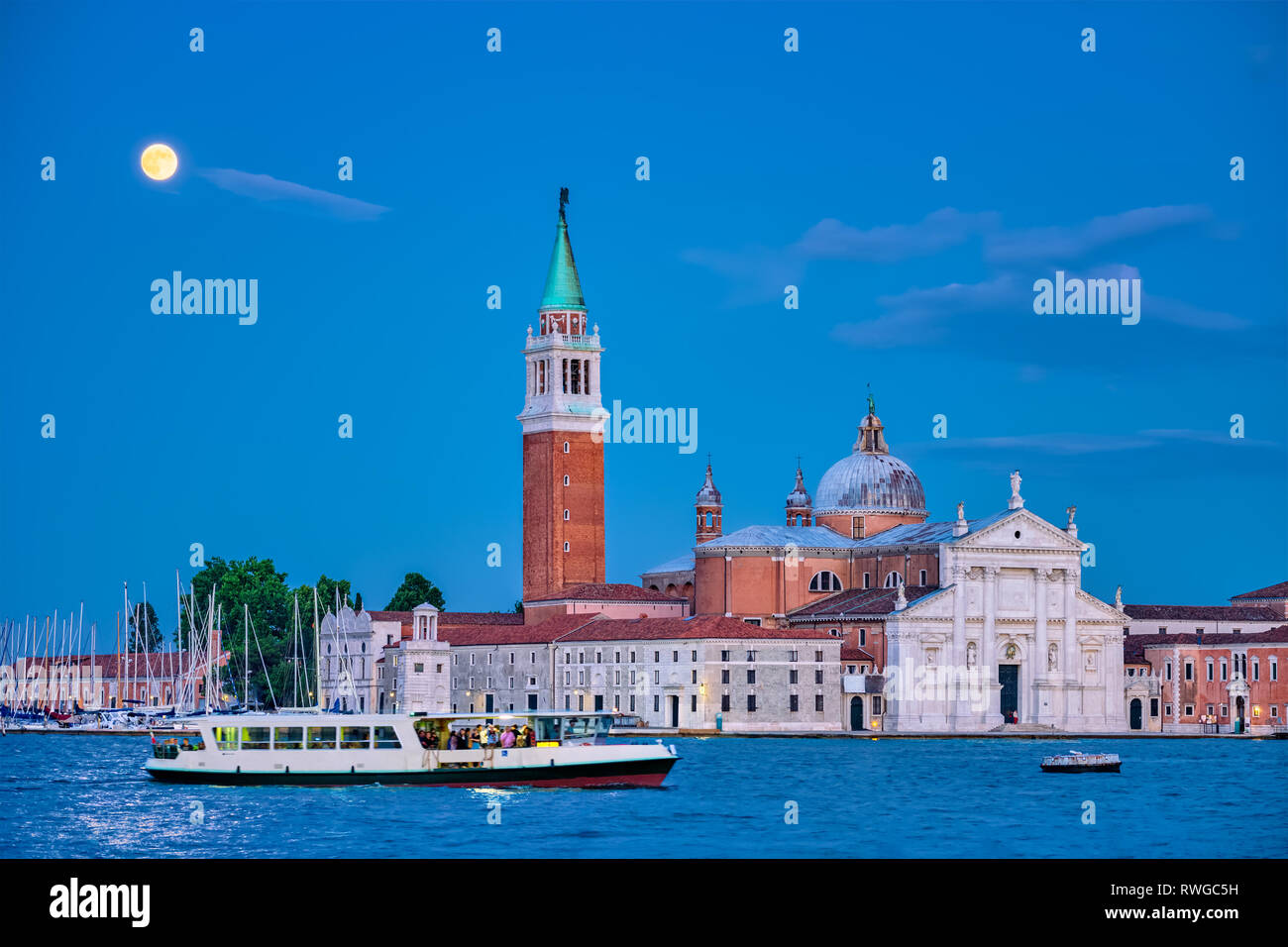 San Giorgio Maggiore Église avec la pleine lune. Venise, Italie Banque D'Images
