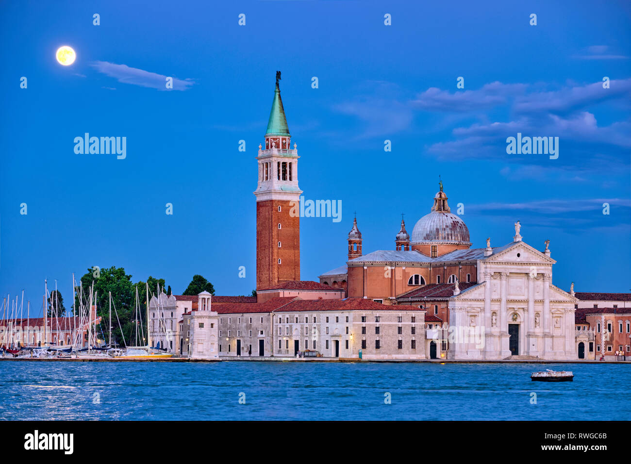San Giorgio Maggiore Église avec la pleine lune. Venise, Italie Banque D'Images